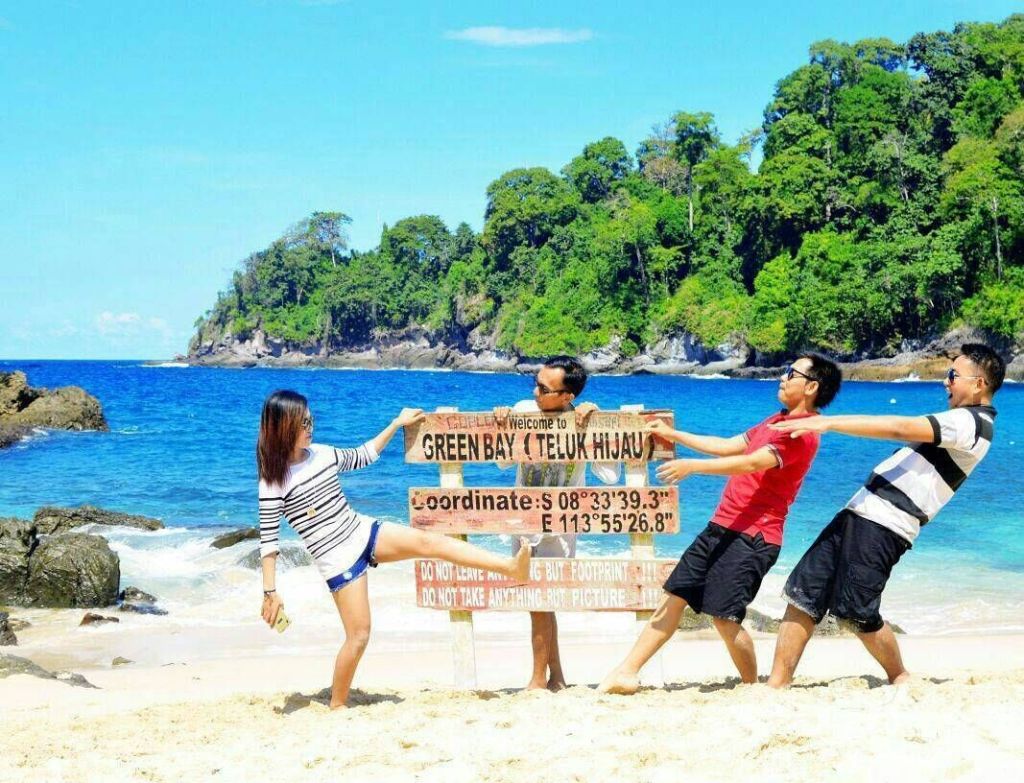 Pantai Teluk Hijau – Wisata Green Bay Banyuwangi