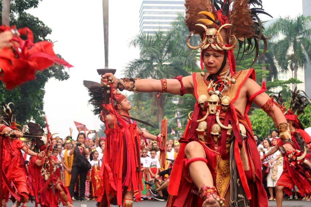 117 Tari Daerah di Indonesia – Jenis, Asal Provinsi, Gambar & Penjelasan