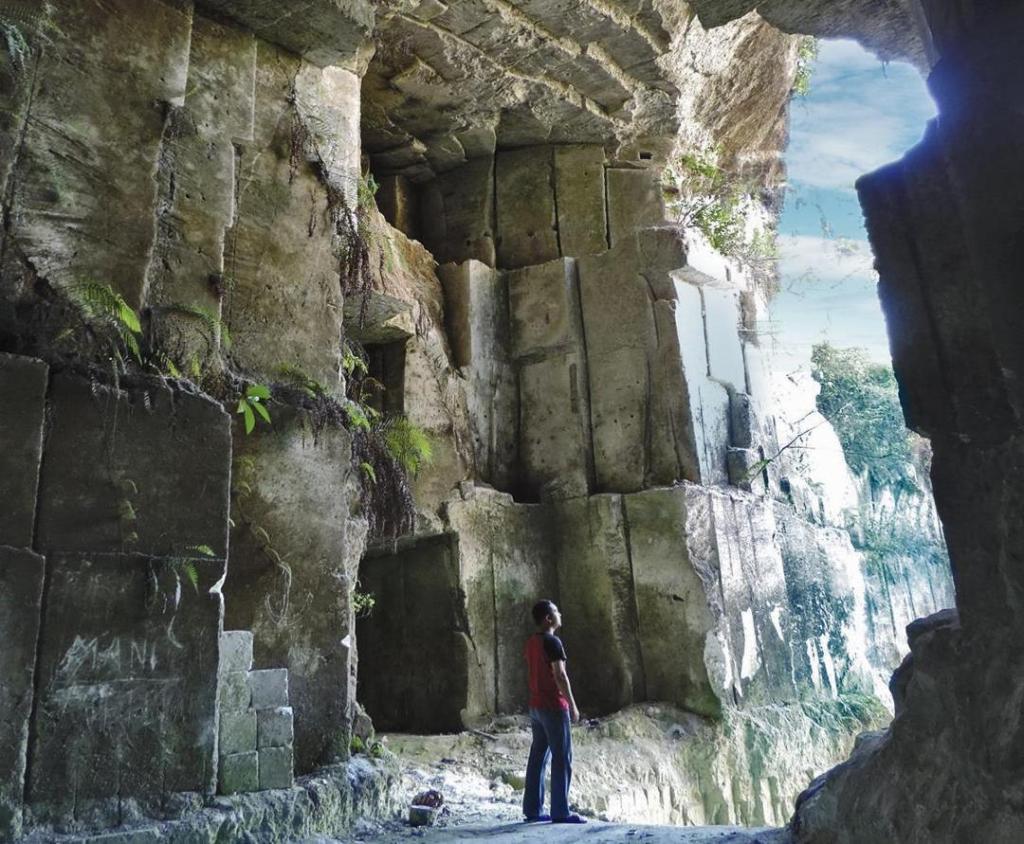 Bukit Kapur Sekapuk, Gresik- Liburan Seru di Tebing Ala&nbsp;Yunani